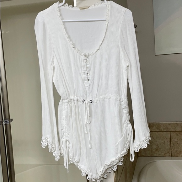 White romper - Picture 2 of 7